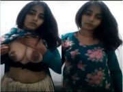 Desi Girl Shows Boobs and Fingering